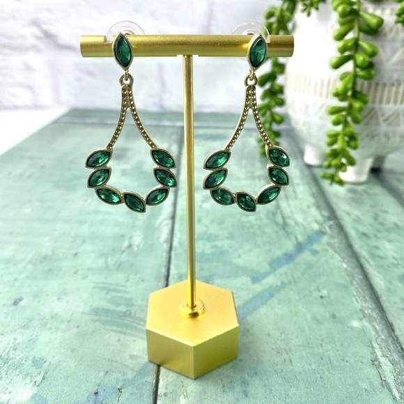 80s Vintage Green Marquise Pierced Drop Earrings - Picture 3 of 10